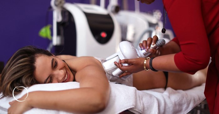 how plastic surgeons treat fat-freezing injuries